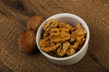 Kabın içinde açık ceviz