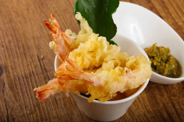 Tempura de camarão com molho verde — Fotografia de Stock