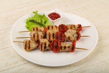 Izgara hindi şişleri