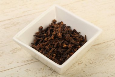 Kabın içinde tohum karanfil