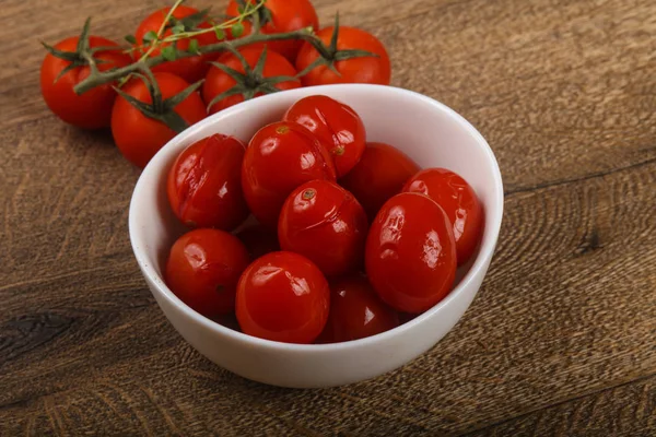 Eingelegte Kirschtomaten — Stockfoto