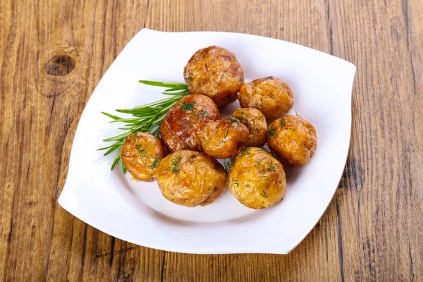 Junge Bratkartoffeln — Stockfoto