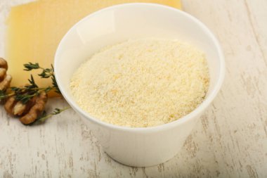 Parmesan peyniri rendesi