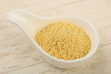 Kabın içinde ham kuskus 