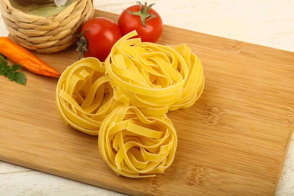 Pasta di fettucine crude — Foto Stock