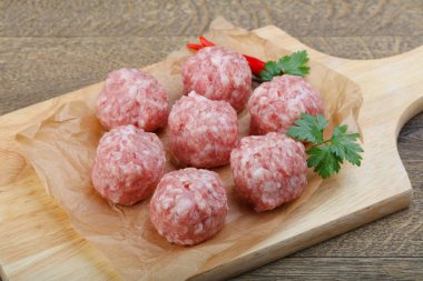 Gemide çiğ köfte
