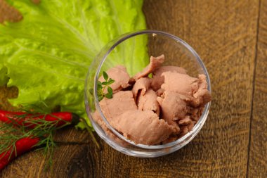 Kabın içinde karaciğer pasta