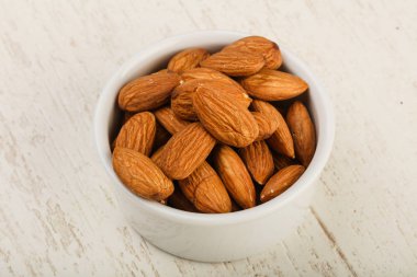 Kabın içinde etkili badem