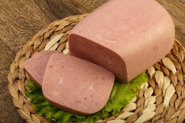 Lezzetli dilimlenmiş jambon sosis