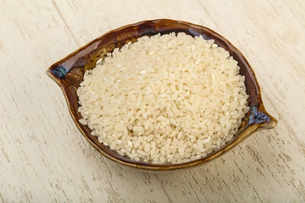 Grão de arroz cru na tigela — Fotografia de Stock