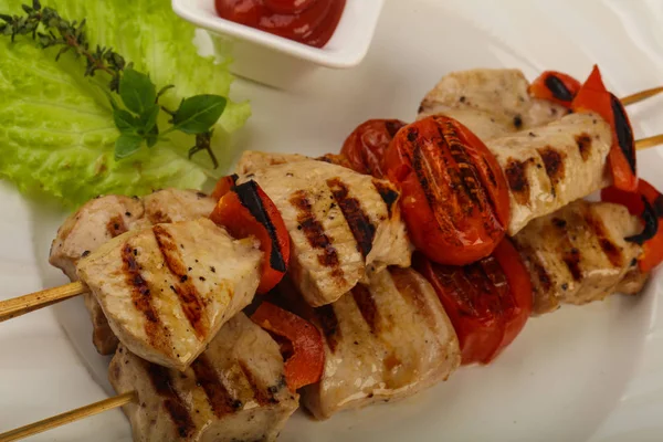 Izgara hindi şişleri