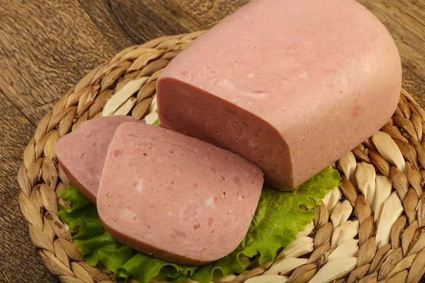 Lezzetli dilimlenmiş jambon sosis