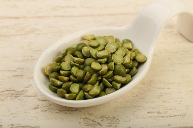 yeşil bezelyeler kasede