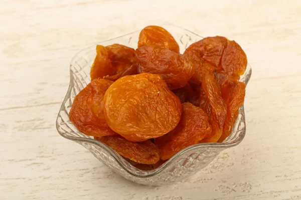 Kasede kurutulmuş kayısı.