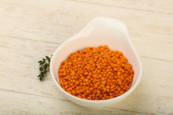 Kabın içinde portakal mercimek