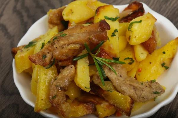 Batata frita com carne de porco — Fotografia de Stock