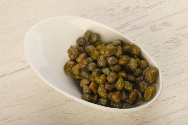 Kabın içinde turşu Kapari