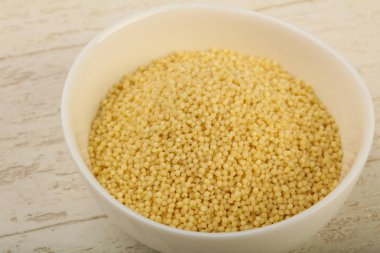 Kabın içinde ham kuskus 