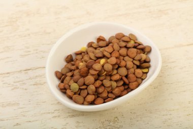 Kabın içinde ham mercimek 