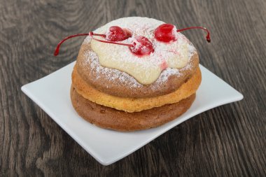 Kiraz ile lezzetli gözleme