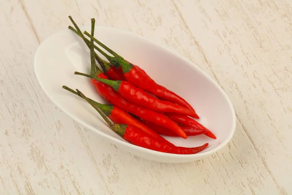 Chilipeppar i skålen — Stockfoto