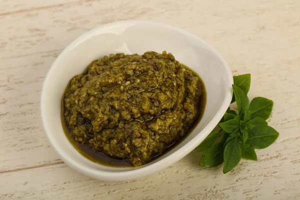 A tálban pesto szósszal — Stock Fotó