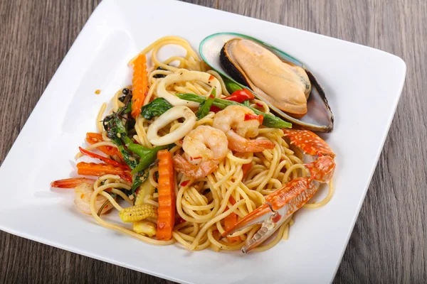 Seafood spaghetti with mussels — Stock Photo, Image