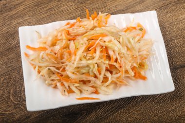 Çiğ lahana turşusu