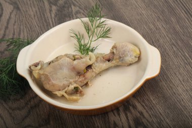 Haşlanmış tavuk budu