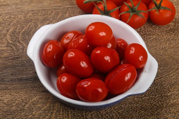 Tomates cherry en escabeche —  Fotos de Stock