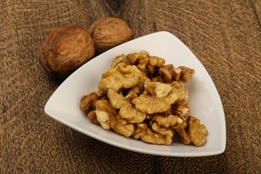 Kabın içinde açık ceviz