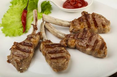 Domates soslu ızgara kuzu