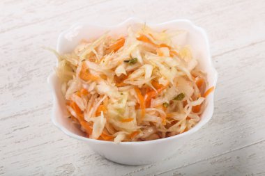 Çiğ lahana turşusu