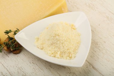 Parmesan peyniri rendesi