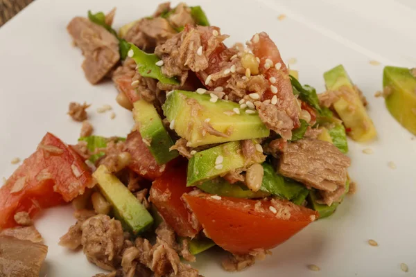 Tuna and avocado salad — Stock Photo, Image