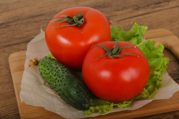 Olgun salatalık ve domates