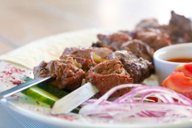 Sığır eti Barbekü sos ile