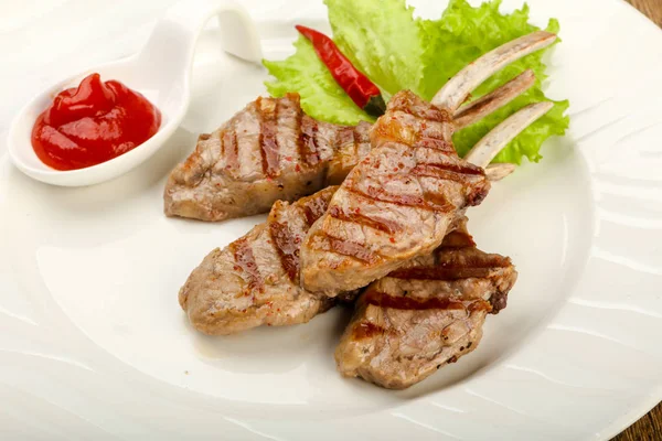 Domates soslu ızgara kuzu