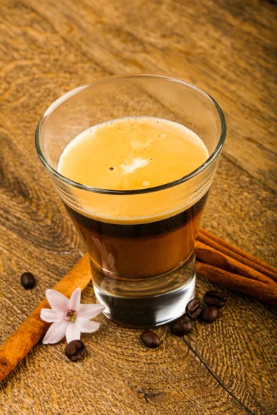 Cappuccino Kaffee im Glas — Stockfoto