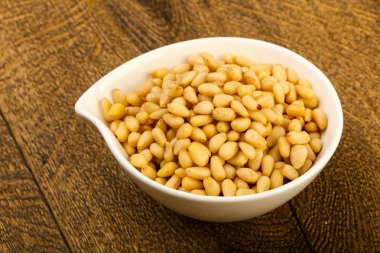 kabın içinde sedir fındık