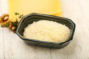 Parmesan peyniri rendesi
