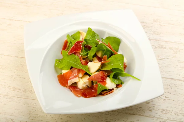 Salada deliciosa com proscuitto — Fotografia de Stock