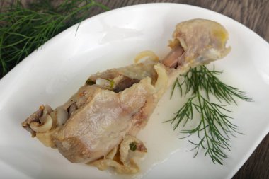 Haşlanmış tavuk budu