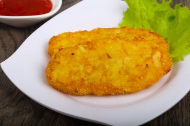 plaka üzerinde patates pancakes