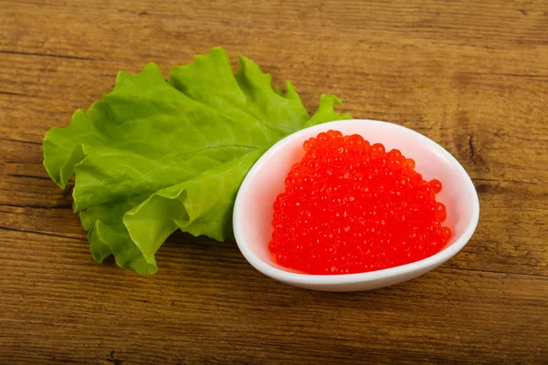 Caviar vermelho na tigela — Fotografia de Stock