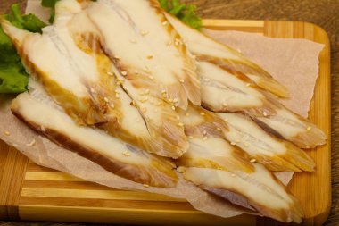 füme yılan balığı