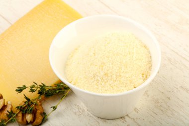 Parmesan peyniri rendesi