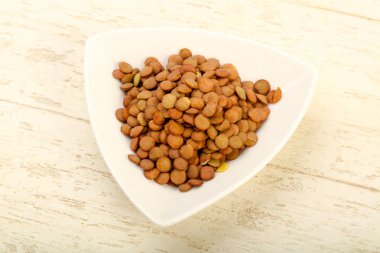 Kabın içinde ham mercimek 