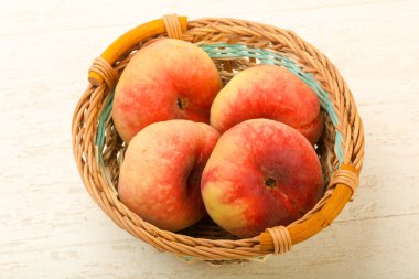 Olgun tatlı şeftali