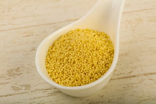 Kabın içinde ham kuskus 